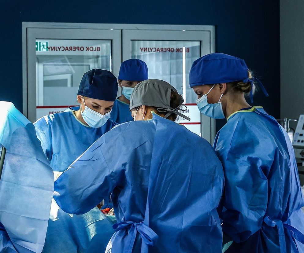 Szpital św. Anny: ostrze noża w klatce piersiowej. Z serialu dowiesz się, dlaczego zostawiamy je w ranie