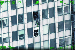 Ściągnęli podejrzanego z 31. piętra