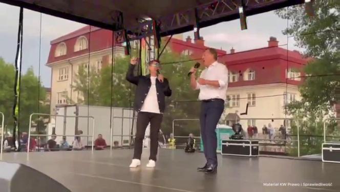  Jacek Kurski, Zenek Martyniuk i Bayer Full na scenie. Tańce i swawole