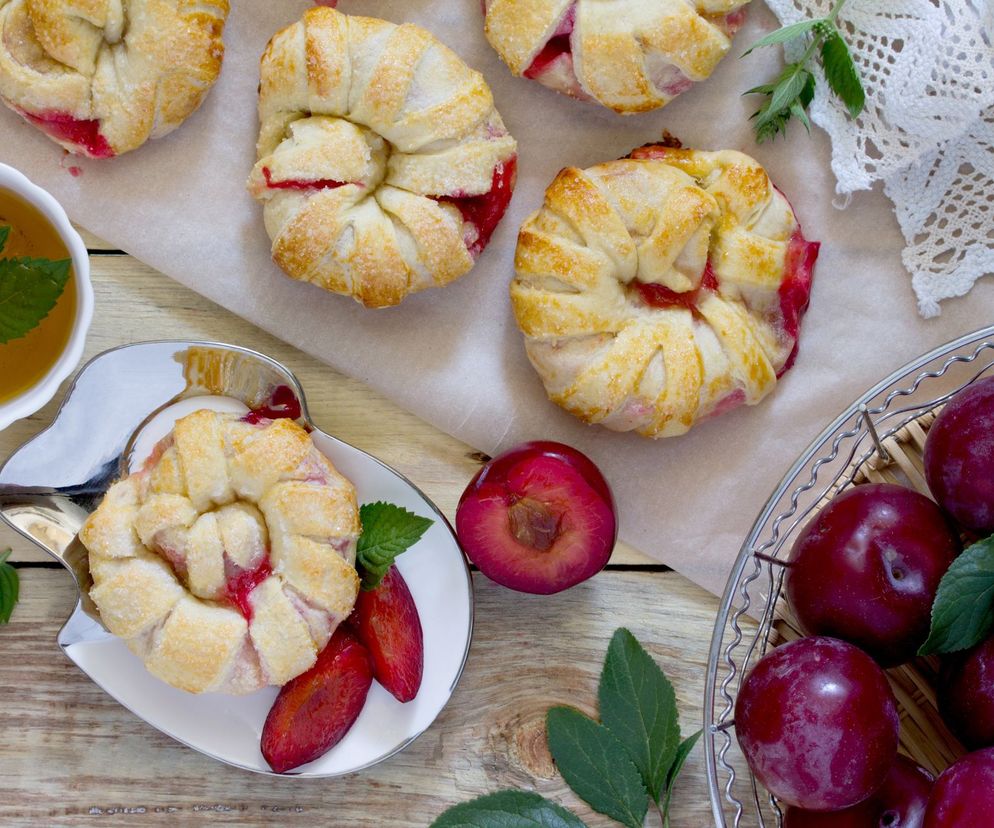 Genialnie proste śliwki w cieście francuskim to hit późnego lata!