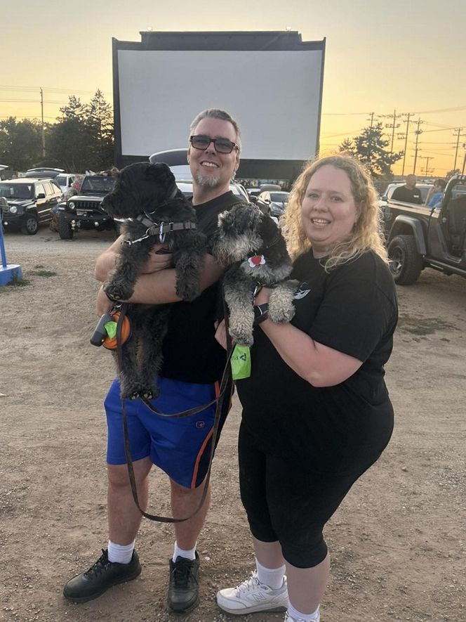 Zabierz psa do kina pod Chicago