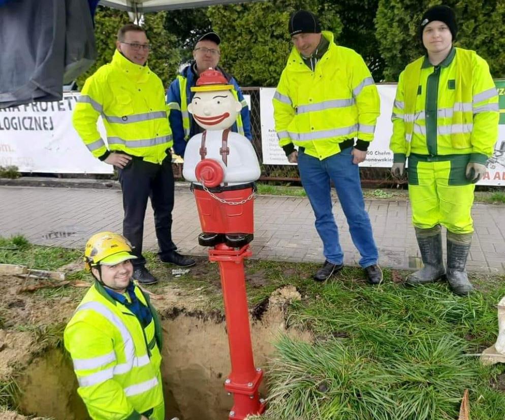 W Chełmie stanął hydrant Pawełek. Przypomina postać z kreskówki