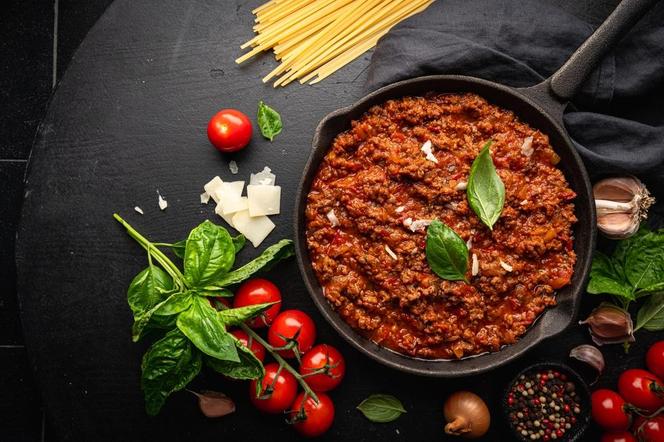 Wegańskie bolognese zaskakuje smakiem. Odkryj sekret grzybowego aromatu