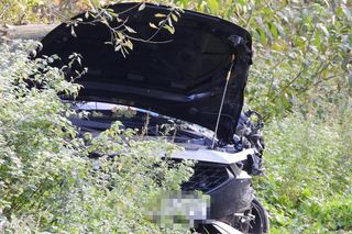 Śmierć na drodze pod Pułtuskiem. Zderzyli się czołowo, jeden z kierowców wypadł z auta