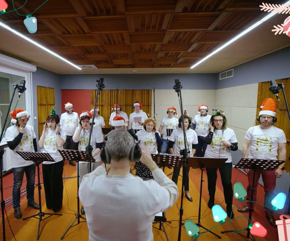 „Kortowskie Święta 2023”. Pracownicy UWM po raz trzeci nagrali bożonarodzeniową piosenkę [NAGRANIE]