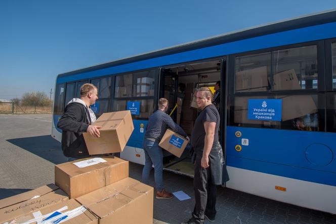 MPK Kraków przekaże miastu Lwów pięć autobusów. Każdy z nich wypełniony darami