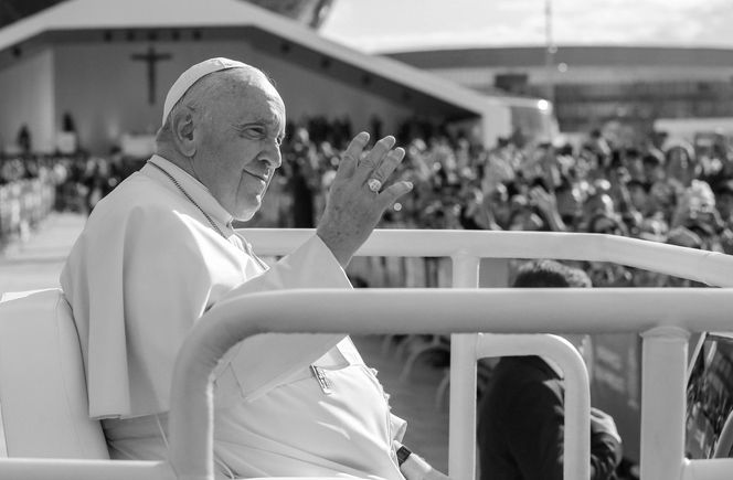 Papież Franciszek nie żyje.