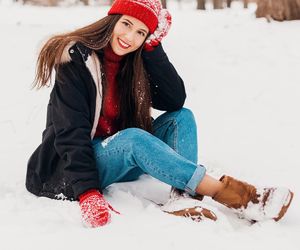 Te buty to wielka miłość gwiazd i przekleństwo stylistów. Wiemy, jak nosić je z klasą 