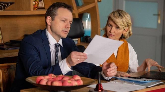 	Barwy szczęścia odc. 2862.Bożena (Marieta Żukowska), Bruno (Lesław Żurek) 