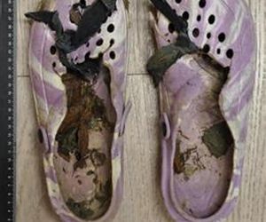 Ubrany szkielet kobiety na kamieniu tuż przy potoku. Natknęła się na niego turystka