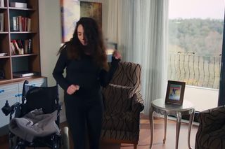 Miłość i nadzieja Handan będzie udawać, że nie może chodzić