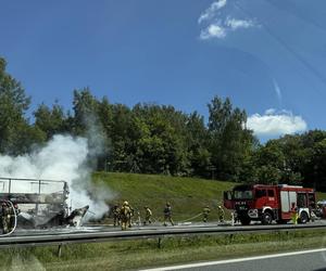 Autokar stanął w ogniu na A4