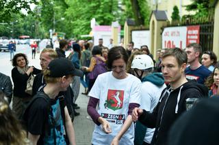 Protest przeciwko wycince drzew w centrum Lublina. „Będziemy ich bronić własnym ciałem!” [WIDEO, ZDJĘCIA]