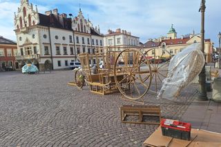 Ozdoby świąteczne w Rzeszowie. Rusza strojenie miejskiego Rynku. 