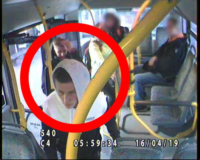 Policja z Torunia poszukuje tych przestępców. Rozpoznajesz ich?