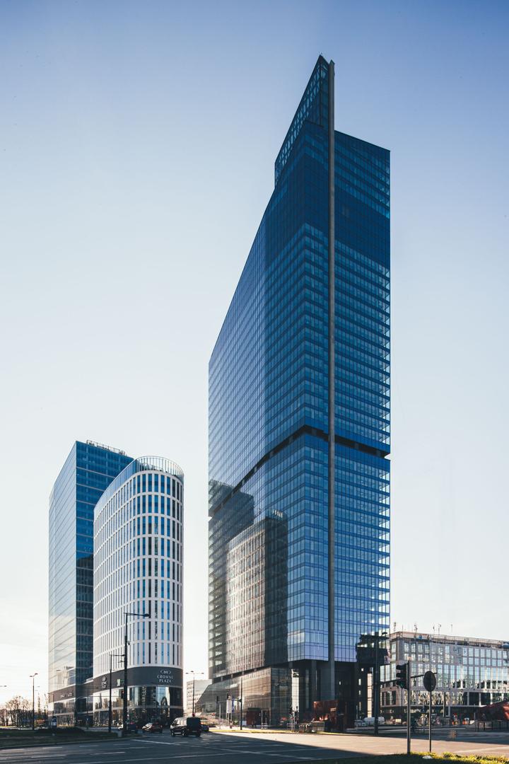 Skyliner w Warszawie: po wieżowcu oprowadza Michał Sadowski