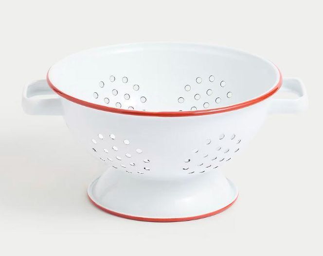 Domowe akcesoria emaliowane