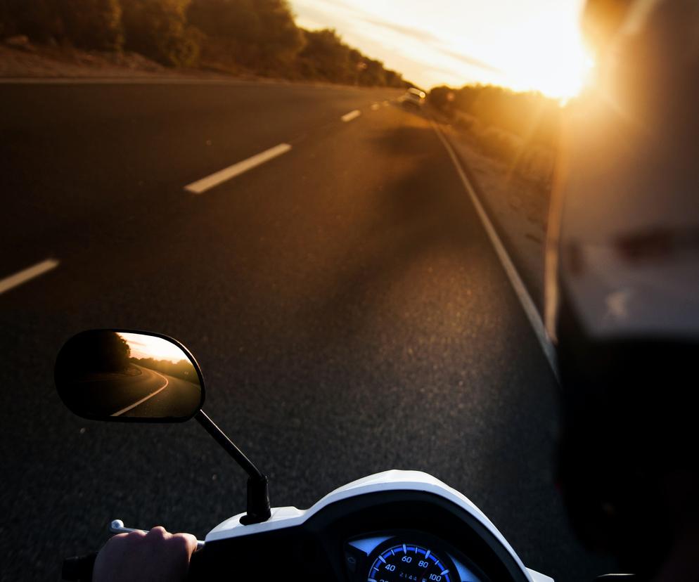 Pędził motocyklem ponad 200 km/h. Nie zdołał uciec policji. Zobacz film z pościgu