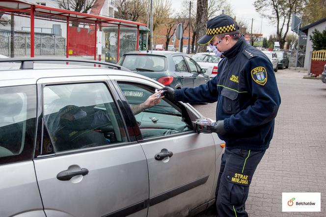Obowiązkowe maseczki. Kto może liczyć na darmową maseczkę? Dziesiątki tysięcy zamówiły samorządy