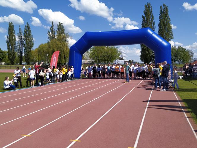 Zobacz uczestników maratonu charytatywnego zorganizowanego przez siedlecką Siedemnastkę