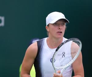 Iga Świątek - Karolina Pliskova RELACJA NA ŻYWO Polka wygrała pierwszego seta! WTA Montreal Iga Świątek - Pliskova WYNIK NA ŻYWO