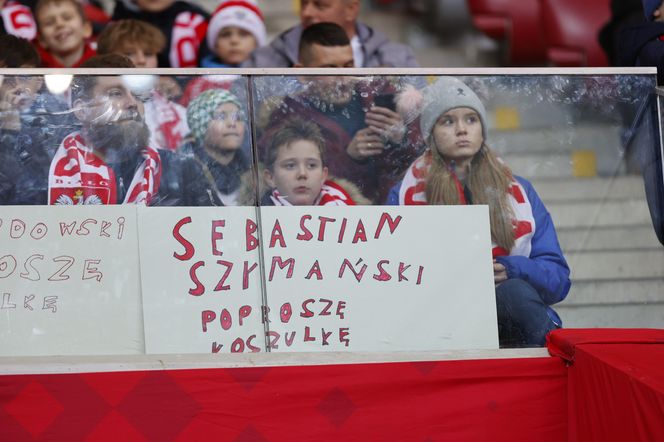 Kibice wspierają Polskę w meczu z Litwą. Zobacz zdjęcia