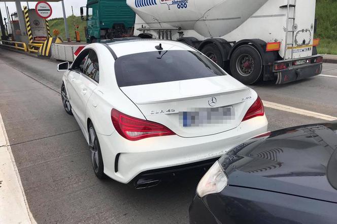 Szybki Mercedes-AMG odzyskany po pościgu. Auto skradziono w Łebie