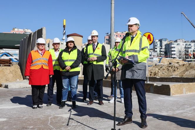 Budowa ostatniego odcinka metra linii M2. Tak wygląda stacja Lazurowa