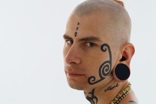 Skaryfikacja, czyli tatuaż z blizn. Na czym polega skaryfikacja (modyfikacja ciała)?
