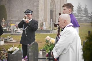 Pierwsza miłość, odcinek 3578. ksiądz (Włodzimierz Matuszak) 