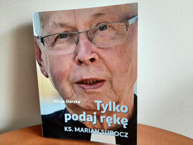 Książka Tylko podaje rękę. Ks. Marian Subocz wydawnictwa MediaZet