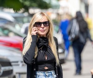 Monika Olejnik w butach Miu Miu za krocie i porwanych dżinsach! Ta stylizacja szokuje