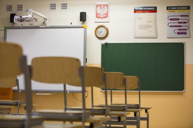 Nauka zdalna i hybrydowa - do kiedy szkoły zamknięte w Polsce? Kiedy powrót do szkoły?