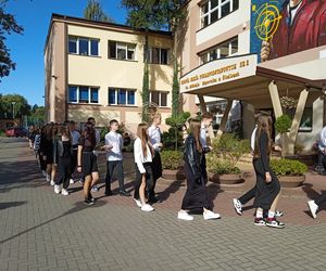 100 par zatańczyło poloneza na 100-lecie siedleckiego Ekonomika