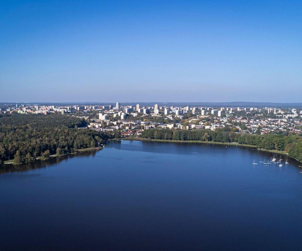 Jezioro Paprocańskie znów zdatne do kąpieli. Sinice ustąpiły na ostatnie dni wakacji 