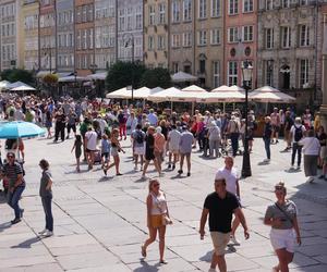 Tłumy turystów w Gdańsku. Ulice pękają w szwach