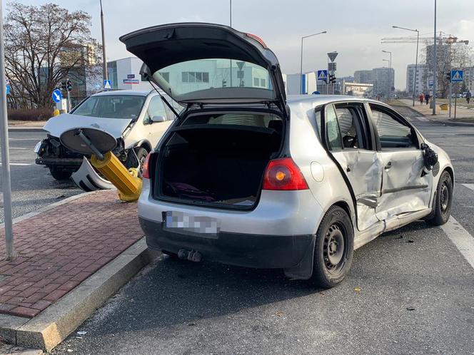 Dramatyczny wypadek na ul. Fieldorfa. Pijany kierowca rozbił samochód