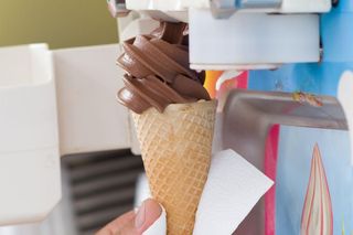 Sanepid znów przebadał lody włoskie. Prawie połowa próbek z nadmorskich automatów groziła zatruciem