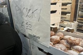 Kolejka po pączki 