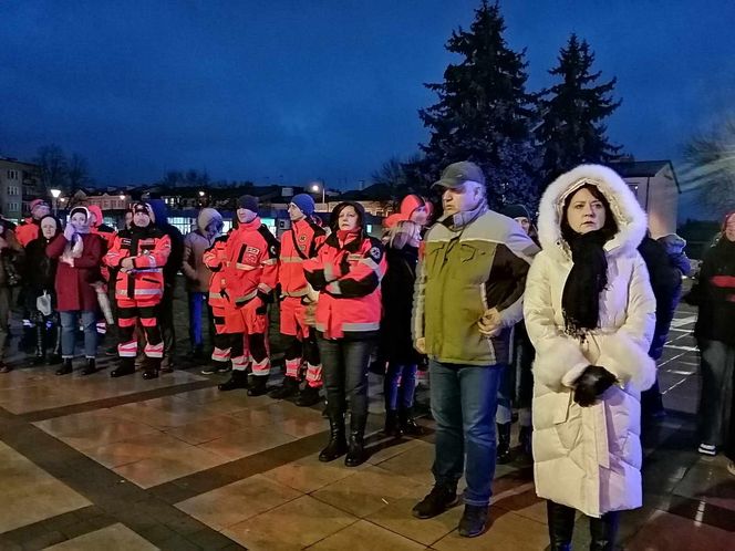 Siedlczanie wyrazili swój sprzeciw przeciwko agresji i wsparcie dla rodziny ratownika medycznego, który zginął w ataku nożownika