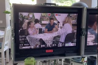 M jak miłość na planie odc. 1832. Dima (Michaił Pszeniczny), Nadia (Mira Fareniuk), Julia (Marta Chodorowska)