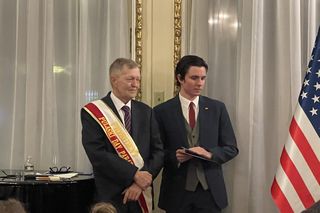 Szarfowanie Wielkiego Marszałka Parady Pułaskiego 2025