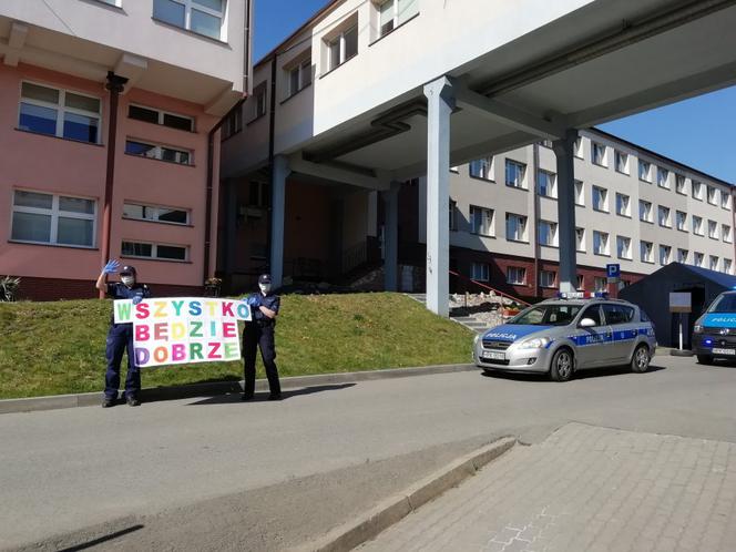 Na Podkarpaciu w Wielkanoc z policjatami wędrował miś. Miał wielką misję [WIDEO]