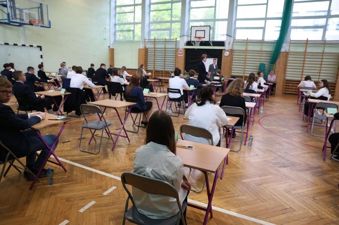 Matematyka E8 2026 NA ŻYWO: Zaczynam sobie szukać zawodówki. Przecieki, odpowiedzi, arkusze cke do pobrania