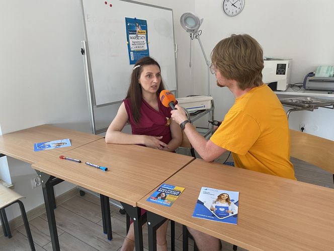 Wakacyjny patrol Eska Summer City w olsztyńskim oddziale Szkoły Policealnej Pascal