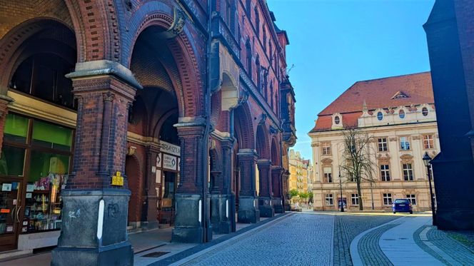 Zabytki stoją tu jeden przy drugim. To dolnoslaskie miasto wygląda jak z pocztówki, ale bez tłumów