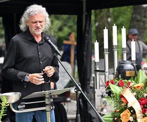 Smutny Andrzej Grabowski stanął nad grobem kolegi w Krakowie