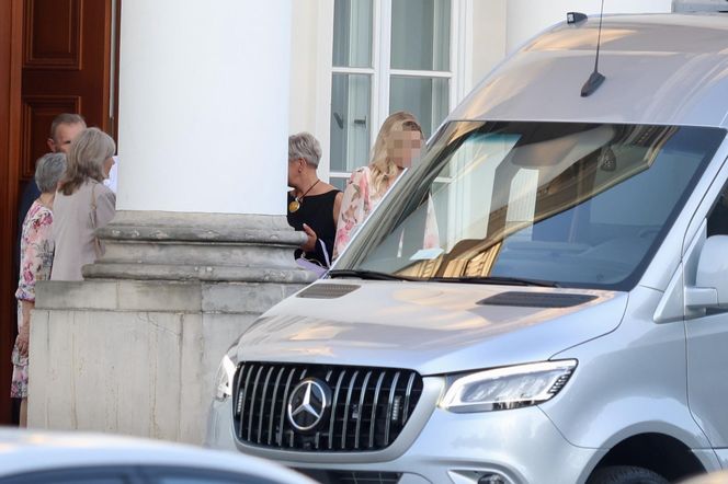 Rodzina Nawrockich przyłapana pod Belwederem! Gdzie pojechali? 