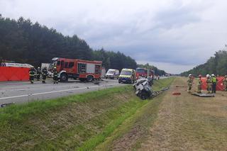 Śmiertelny wypadek pod Łowiczem. Czterech mężczyzn z busa zginęło w zderzeniu z tirem [ZDJĘCIA].