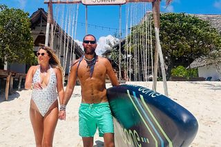 Marysia Sadowska całuje się w tropikach